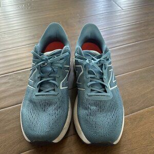 New Balance 880v13 Size 14
